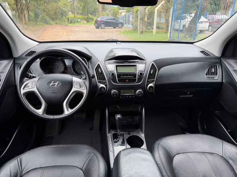 HYUNDAI IX35 2.0 /2011 MENEGHINI VEÍCULOS ARROIO DO MEIO / Carros no Vale