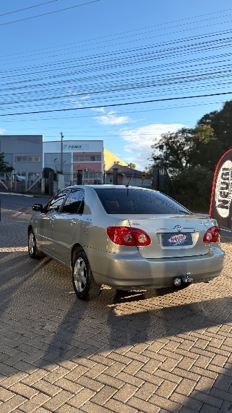 TOYOTA COROLLA 1.8 XLI 16V FLEX 4P AUTOMÁTICO /2005 NEURI VEÍCULOS LAJEADO / Carros no Vale