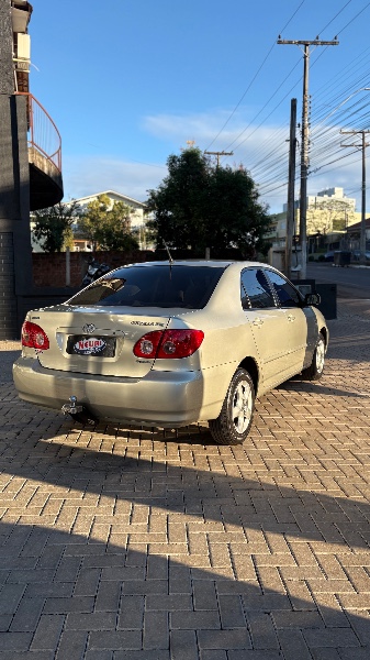 TOYOTA COROLLA 1.8 XLI 16V FLEX 4P AUTOMÁTICO /2005 NEURI VEÍCULOS LAJEADO / Carros no Vale