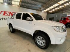 TOYOTA HILUX CABINE DUPLA SR 2008/2009 LAVENDA VEÍCULOS ARROIO DO MEIO / Carros no Vale