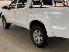 TOYOTA HILUX CABINE DUPLA SR 2008/2009 LAVENDA VEÍCULOS ARROIO DO MEIO / Carros no Vale