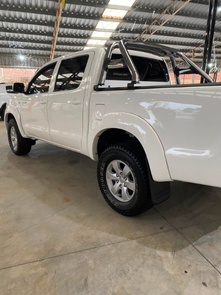 TOYOTA HILUX CABINE DUPLA SR 2008/2009 LAVENDA VEÍCULOS ARROIO DO MEIO / Carros no Vale