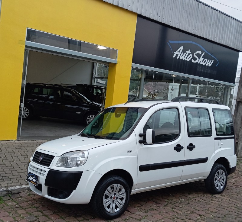 FIAT DOBLO 1.4 ATTRACTIVE 8V 2014/2014 AUTO SHOW SANTA CRUZ DO SUL / Carros no Vale