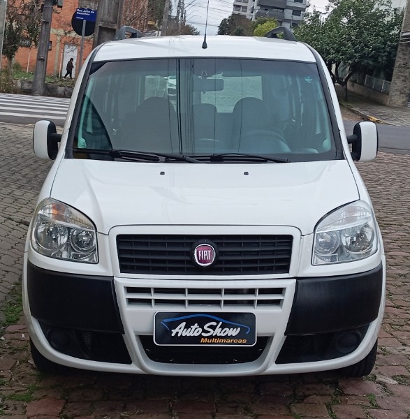 FIAT DOBLO 1.4 ATTRACTIVE 8V 2014/2014 AUTO SHOW SANTA CRUZ DO SUL / Carros no Vale