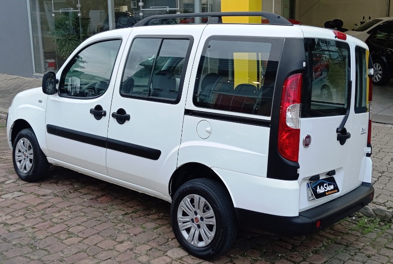 FIAT DOBLO 1.4 ATTRACTIVE 8V 2014/2014 AUTO SHOW SANTA CRUZ DO SUL / Carros no Vale