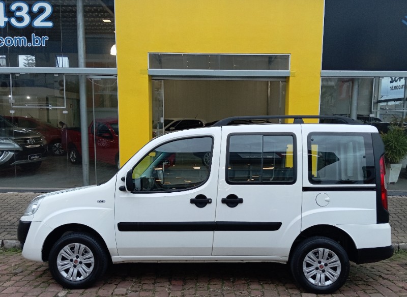 FIAT DOBLO 1.4 ATTRACTIVE 8V 2014/2014 AUTO SHOW SANTA CRUZ DO SUL / Carros no Vale