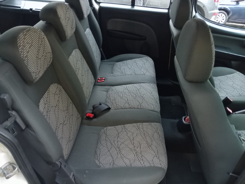 FIAT DOBLO 1.4 ATTRACTIVE 8V 2014/2014 AUTO SHOW SANTA CRUZ DO SUL / Carros no Vale