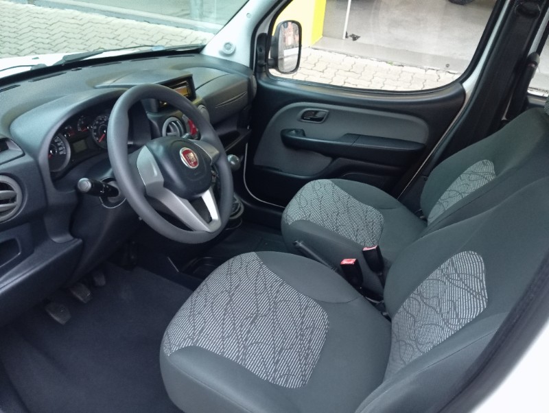 FIAT DOBLO 1.4 ATTRACTIVE 8V 2014/2014 AUTO SHOW SANTA CRUZ DO SUL / Carros no Vale