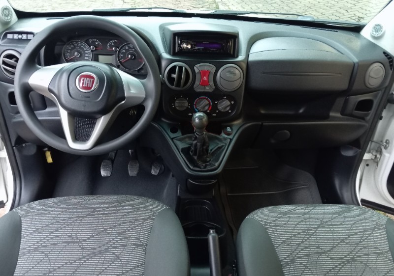 FIAT DOBLO 1.4 ATTRACTIVE 8V 2014/2014 AUTO SHOW SANTA CRUZ DO SUL / Carros no Vale