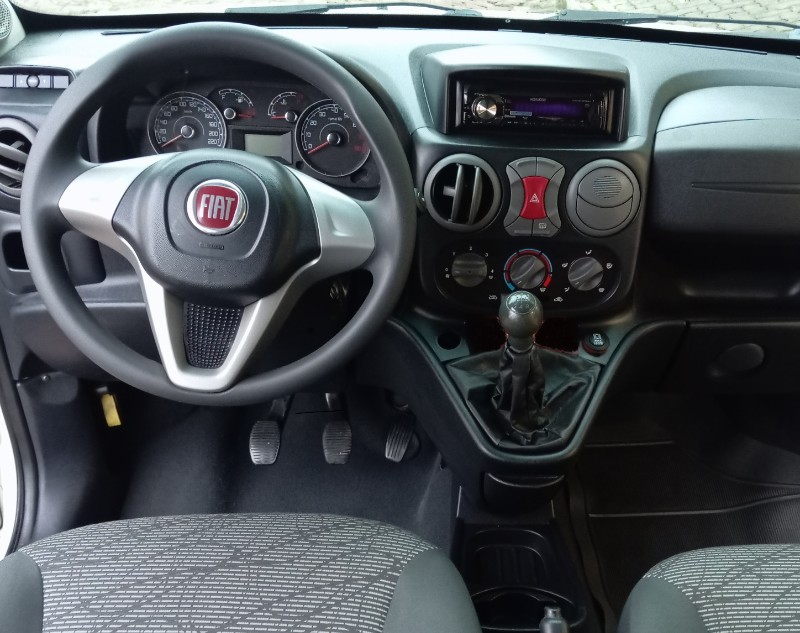 FIAT DOBLO 1.4 ATTRACTIVE 8V 2014/2014 AUTO SHOW SANTA CRUZ DO SUL / Carros no Vale