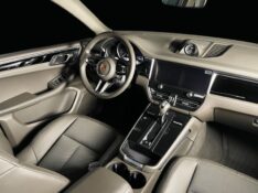 PORSCHE MACAN 2.0 TURBO GASOLINA PDK 2024/2024 DUARTE VEÍCULOS PORTO ALEGRE / Carros no Vale