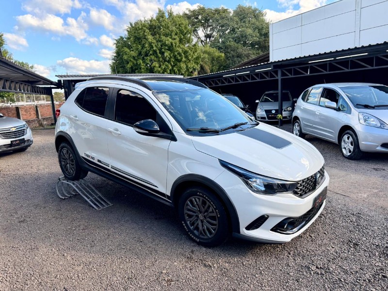 FIAT ARGO 1.3 TREKKING 8V 2020 /2020 AR MULTIMARCAS VENÂNCIO AIRES / Carros no Vale