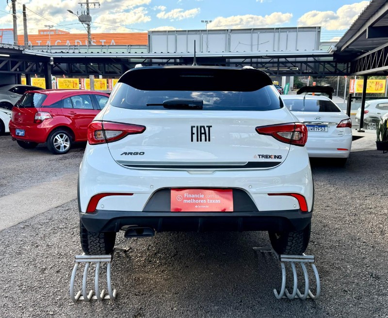 FIAT ARGO 1.3 TREKKING 8V 2020 /2020 AR MULTIMARCAS VENÂNCIO AIRES / Carros no Vale