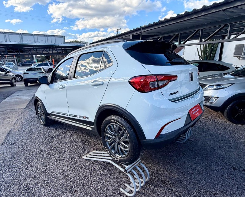 FIAT ARGO 1.3 TREKKING 8V 2020 /2020 AR MULTIMARCAS VENÂNCIO AIRES / Carros no Vale