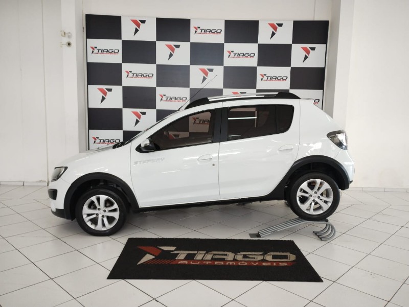 RENAULT SANDERO 1.6 STEPWAY 8V 2016/2016 TIAGO AUTOMÓVEIS VENÂNCIO AIRES / Carros no Vale