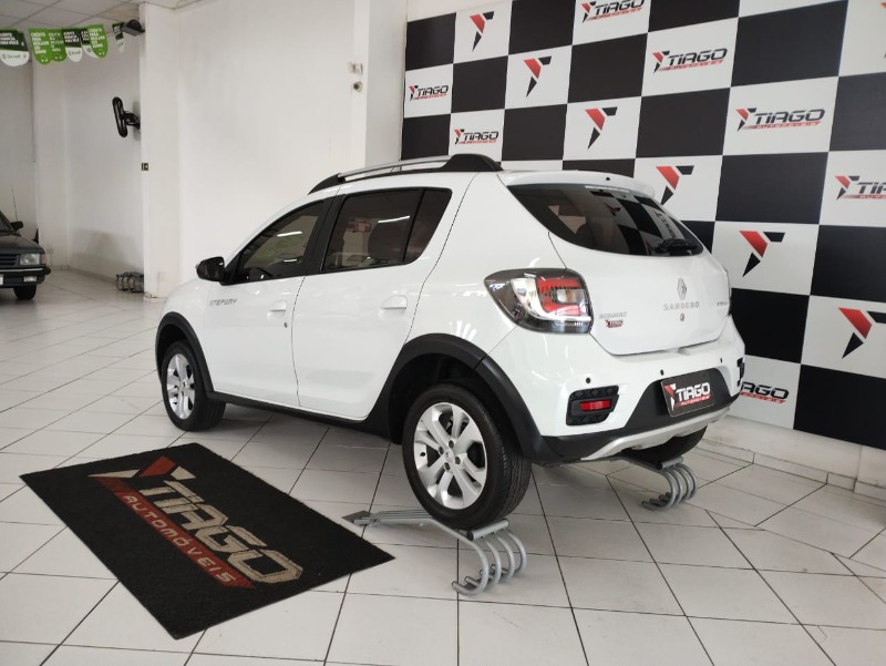 RENAULT SANDERO 1.6 STEPWAY 8V 2016/2016 TIAGO AUTOMÓVEIS VENÂNCIO AIRES / Carros no Vale