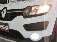 RENAULT SANDERO 1.6 STEPWAY 8V 2016/2016 TIAGO AUTOMÓVEIS VENÂNCIO AIRES / Carros no Vale