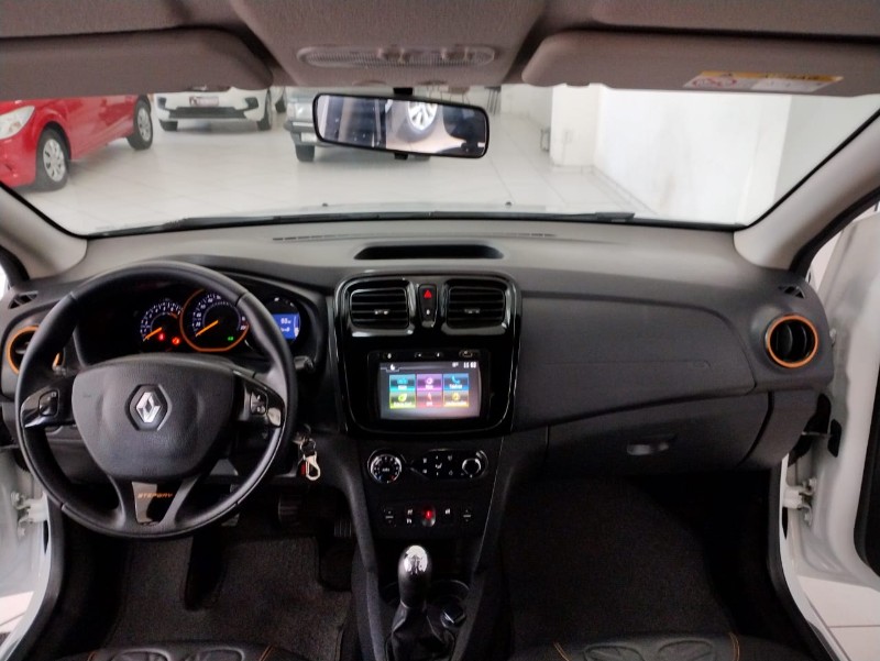RENAULT SANDERO 1.6 STEPWAY 8V 2016/2016 TIAGO AUTOMÓVEIS VENÂNCIO AIRES / Carros no Vale