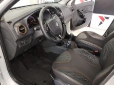 RENAULT SANDERO 1.6 STEPWAY 8V 2016/2016 TIAGO AUTOMÓVEIS VENÂNCIO AIRES / Carros no Vale