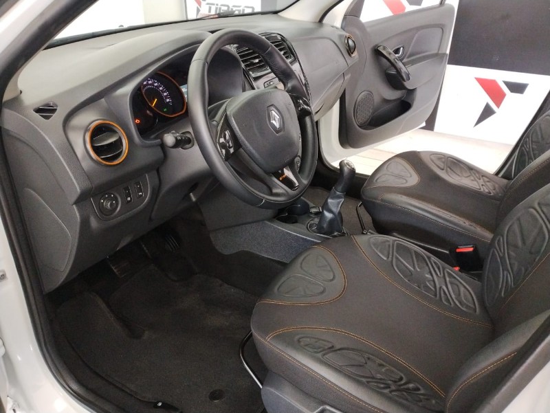 RENAULT SANDERO 1.6 STEPWAY 8V 2016/2016 TIAGO AUTOMÓVEIS VENÂNCIO AIRES / Carros no Vale