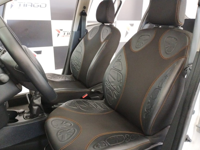 RENAULT SANDERO 1.6 STEPWAY 8V 2016/2016 TIAGO AUTOMÓVEIS VENÂNCIO AIRES / Carros no Vale