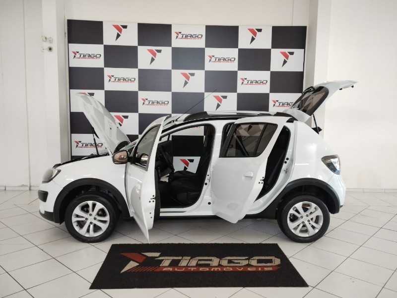 RENAULT SANDERO 1.6 STEPWAY 8V 2016/2016 TIAGO AUTOMÓVEIS VENÂNCIO AIRES / Carros no Vale