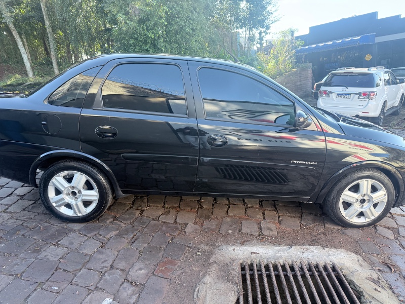 CHEVROLET CORSA SED. PREMIUM 1.4 8V ECONOFLEX 4P 2010/2010 ELY AUTOMÓVEIS LAJEADO / Carros no Vale