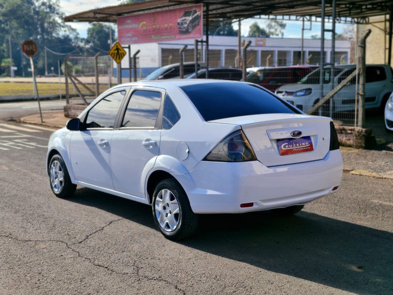 FORD FIESTA 1.6 SE 2014/2014 CRUZEIRO MULTIMARCAS CRUZEIRO DO SUL / Carros no Vale