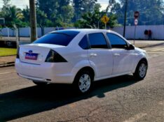 FORD FIESTA 1.6 SE 2014/2014 CRUZEIRO MULTIMARCAS CRUZEIRO DO SUL / Carros no Vale