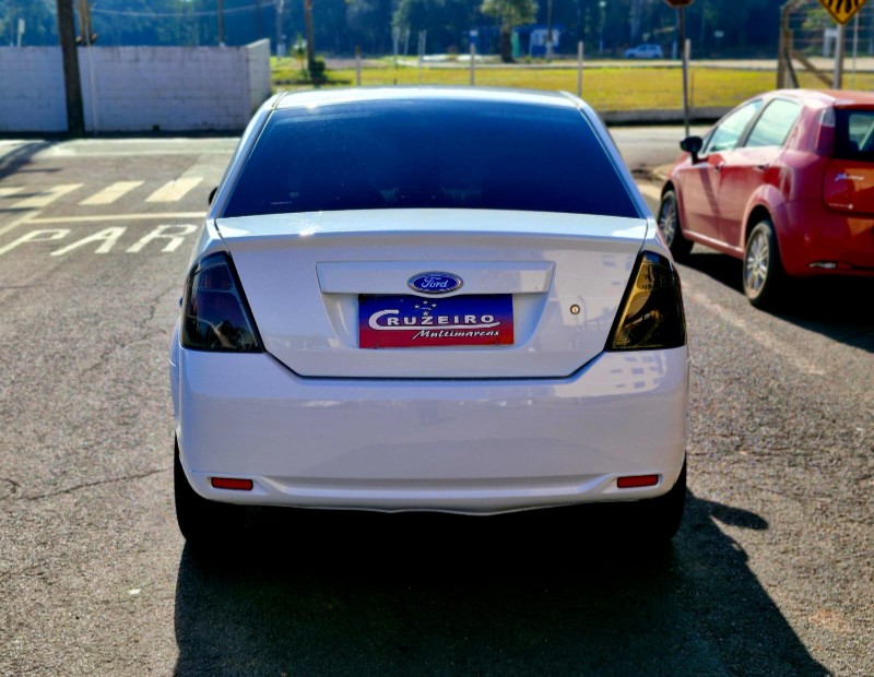 FORD FIESTA 1.6 SE 2014/2014 CRUZEIRO MULTIMARCAS CRUZEIRO DO SUL / Carros no Vale