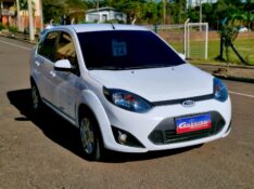 FORD FIESTA 1.6 SE 2014/2014 CRUZEIRO MULTIMARCAS CRUZEIRO DO SUL / Carros no Vale