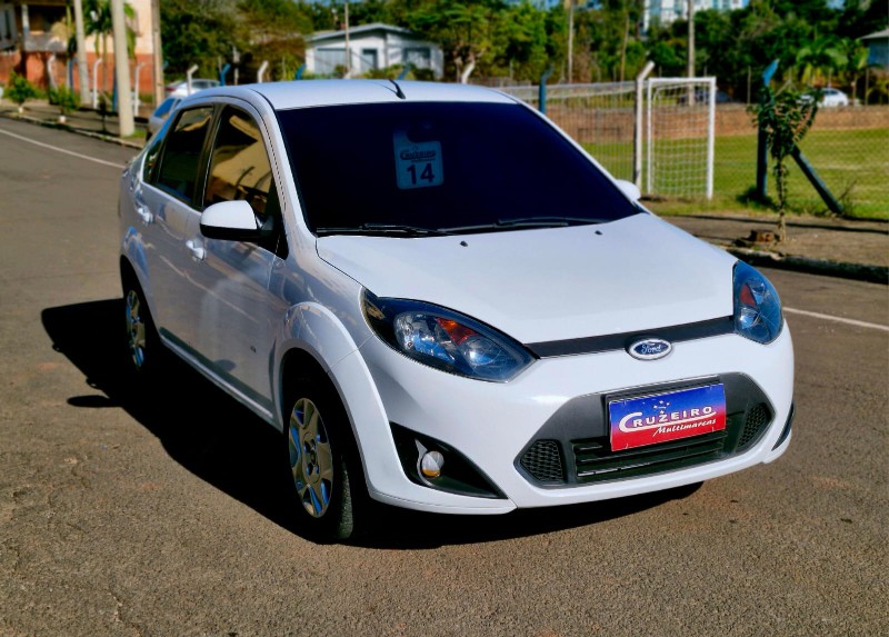 FORD FIESTA 1.6 SE 2014/2014 CRUZEIRO MULTIMARCAS CRUZEIRO DO SUL / Carros no Vale