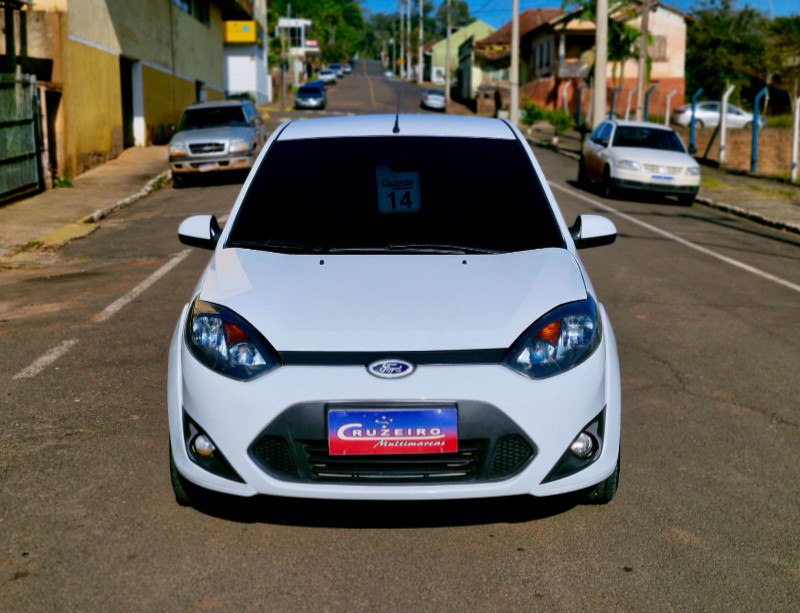 FORD FIESTA 1.6 SE 2014/2014 CRUZEIRO MULTIMARCAS CRUZEIRO DO SUL / Carros no Vale