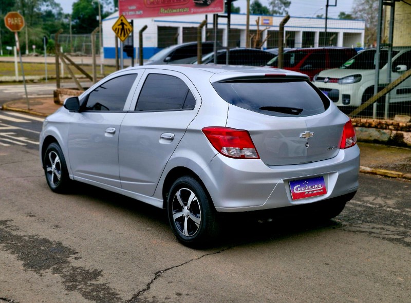 CHEVROLET ONIX HATCH LT 1.0 8V FLEXPOWER 5P MEC. 2013/2014 CRUZEIRO MULTIMARCAS CRUZEIRO DO SUL / Carros no Vale