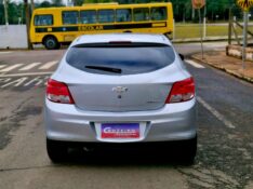 CHEVROLET ONIX HATCH LT 1.0 8V FLEXPOWER 5P MEC. 2013/2014 CRUZEIRO MULTIMARCAS CRUZEIRO DO SUL / Carros no Vale