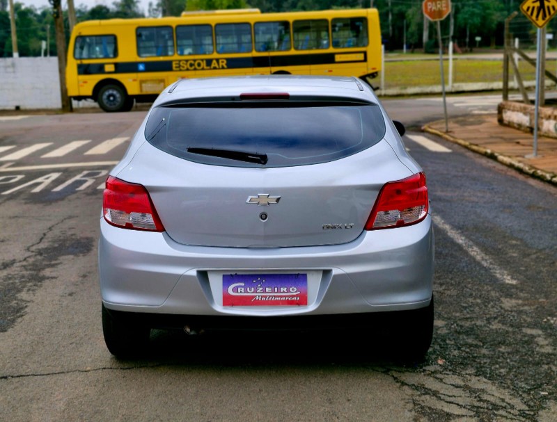 CHEVROLET ONIX HATCH LT 1.0 8V FLEXPOWER 5P MEC. 2013/2014 CRUZEIRO MULTIMARCAS CRUZEIRO DO SUL / Carros no Vale