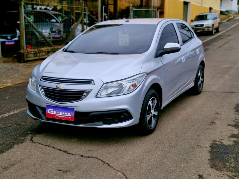 CHEVROLET ONIX HATCH LT 1.0 8V FLEXPOWER 5P MEC. 2013/2014 CRUZEIRO MULTIMARCAS CRUZEIRO DO SUL / Carros no Vale