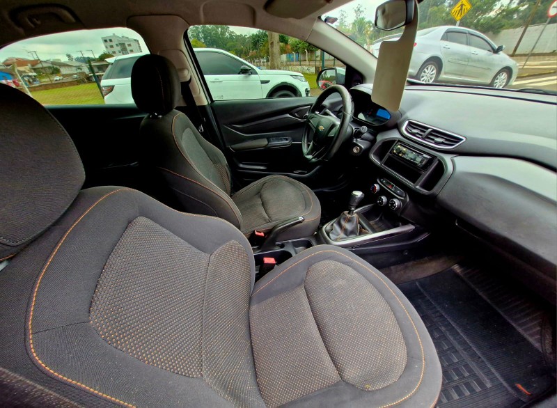 CHEVROLET ONIX HATCH LT 1.0 8V FLEXPOWER 5P MEC. 2013/2014 CRUZEIRO MULTIMARCAS CRUZEIRO DO SUL / Carros no Vale