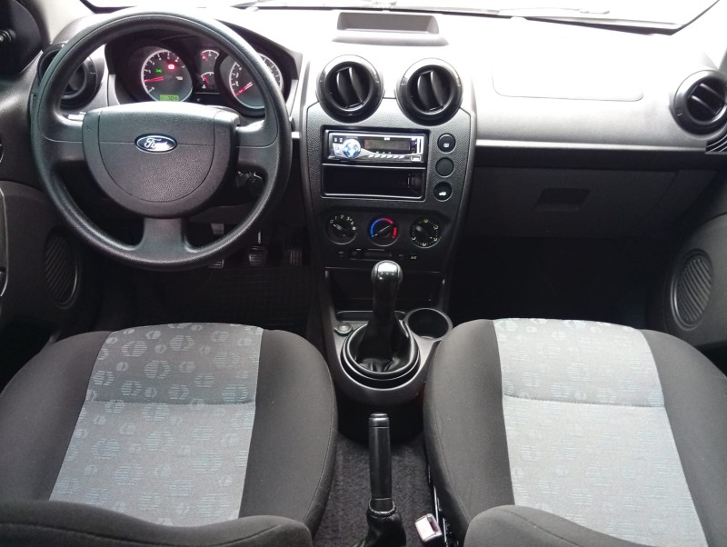 FORD FIESTA 1.6 FLEX 2011/2012 ALTERNATIVA VEÍCULOS LAJEADO / Carros no Vale