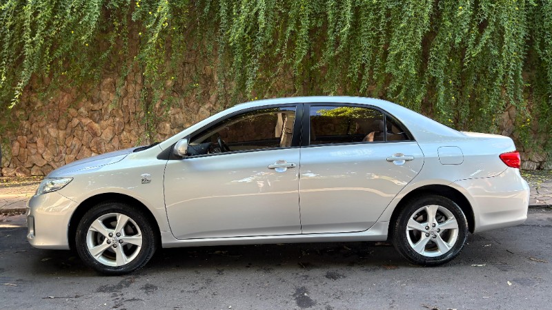 TOYOTA COROLLA GLI 1.8 2013/2014 ESTAÇÃO DO CARRO ESTRELA / Carros no Vale