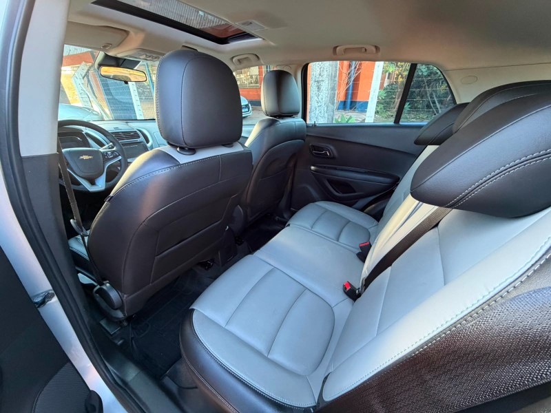 CHEVROLET TRACKER 1.8 LTZ /2016 MENEGHINI VEÍCULOS ARROIO DO MEIO / Carros no Vale CHEVROLET TRACKER 1.8 LTZ /2016 MENEGHINI VEÍCULOS ARROIO DO MEIO / Carros no Vale