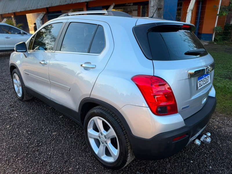 CHEVROLET TRACKER 1.8 LTZ /2016 MENEGHINI VEÍCULOS ARROIO DO MEIO / Carros no Vale CHEVROLET TRACKER 1.8 LTZ /2016 MENEGHINI VEÍCULOS ARROIO DO MEIO / Carros no Vale