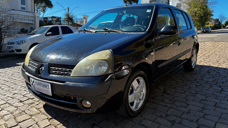 RENAULT CLIO HATCH PRIVILEGE 1.0 16V FLEX 2004 2004/2004 COMPLETO VEÍCULOS GUAPORÉ / Carros no Vale RENAULT CLIO HATCH PRIVILEGE 1.0 16V FLEX 2004 2004/2004 COMPLETO VEÍCULOS GUAPORÉ / Carros no Vale