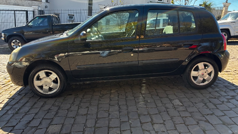 RENAULT CLIO HATCH PRIVILEGE 1.0 16V FLEX 2004 2004/2004 COMPLETO VEÍCULOS GUAPORÉ / Carros no Vale RENAULT CLIO HATCH PRIVILEGE 1.0 16V FLEX 2004 2004/2004 COMPLETO VEÍCULOS GUAPORÉ / Carros no Vale