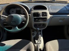 RENAULT CLIO HATCH PRIVILEGE 1.0 16V FLEX 2004 2004/2004 COMPLETO VEÍCULOS GUAPORÉ / Carros no Vale