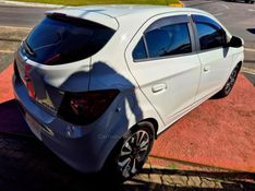 CHEVROLET ONIX 1.4 MPFI LTZ 8V 2015/2015 HUBNER MULTIMARCAS FARROUPILHA / Carros no Vale