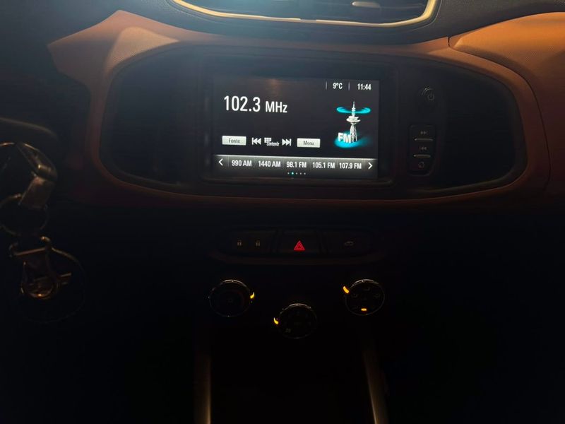 Chevrolet Onix 1.4 Active 2018/2018 SIM VEÍCULOS PORTO ALEGRE / Carros no Vale