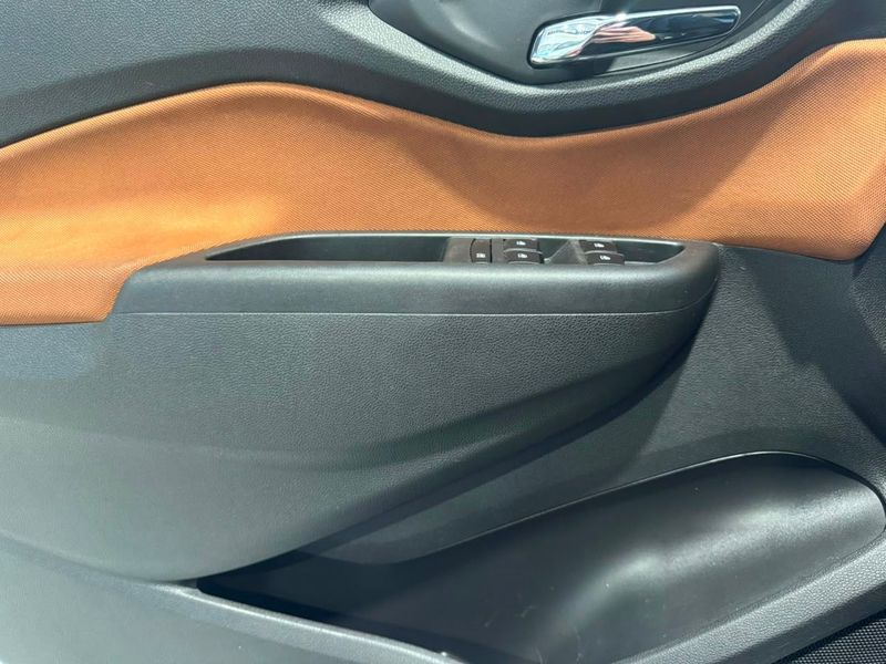 Chevrolet Onix 1.4 Active 2018/2018 SIM VEÍCULOS PORTO ALEGRE / Carros no Vale