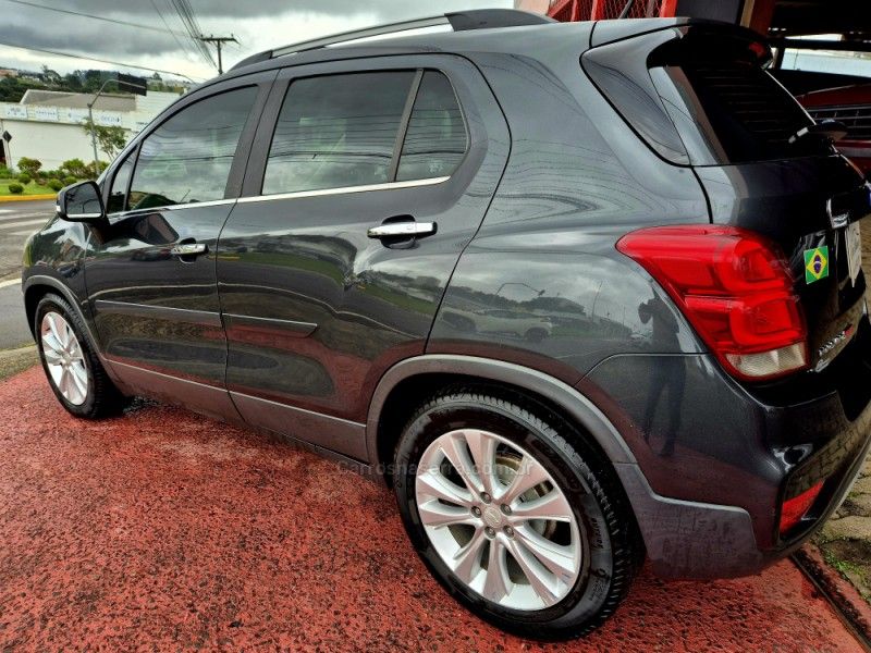 CHEVROLET TRACKER 1.4 16V PREMIER TURBO 2017/2018 HUBNER MULTIMARCAS FARROUPILHA / Carros no Vale