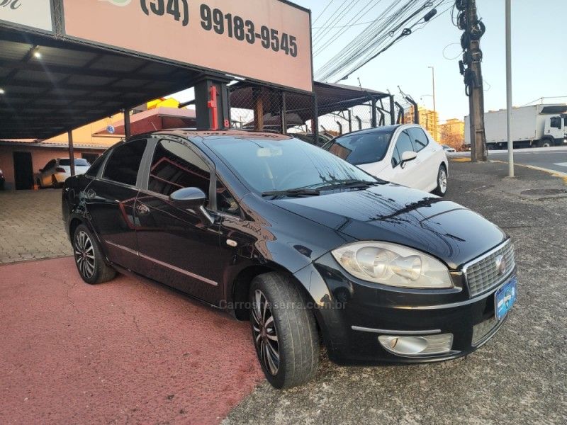 FIAT LINEA 1.8 ESSENCE 16V 2013/2013 HUBNER MULTIMARCAS FARROUPILHA / Carros no Vale FIAT LINEA 1.8 ESSENCE 16V 2013/2013 HUBNER MULTIMARCAS FARROUPILHA / Carros no Vale